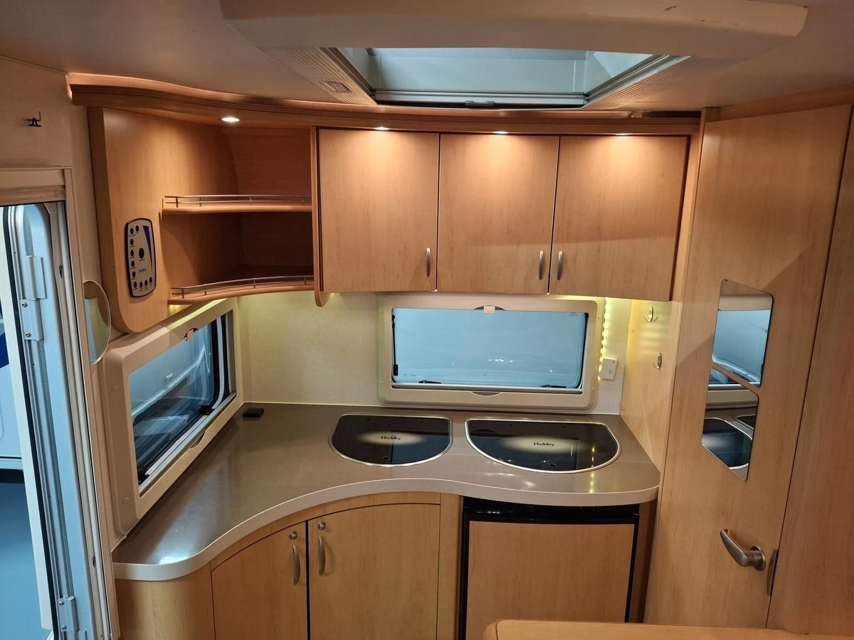 Hobby De Luxe 520 TMF 2008 Caravan 8 Hobby De Luxe 520 TMF 2008 Caravan - Afbeelding 6