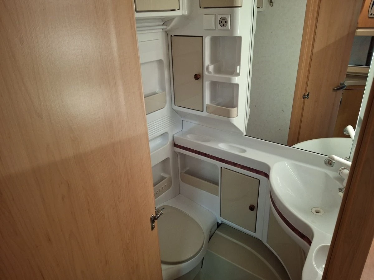 Hobby De Luxe 520 TMF 2008 Caravan 9 Hobby De Luxe 520 TMF 2008 Caravan - Afbeelding 7