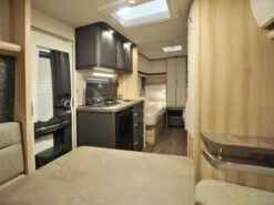 Hobby De Luxe 460 LU 2025 Caravan -Bo-Camp Verkoopwinkel hobby deluxe 460lu 2025 4 ecommerce